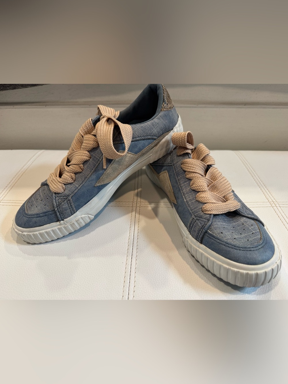 Malibu light blue canvas sneakers with tan trim